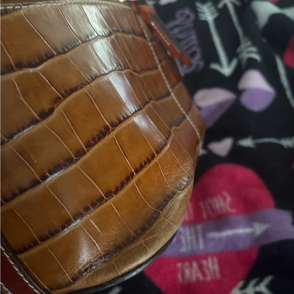 Vintage Embossed Leather Dooney & Bourke with dust bag. Medium purse 12x 16 - Picture 9 of 13